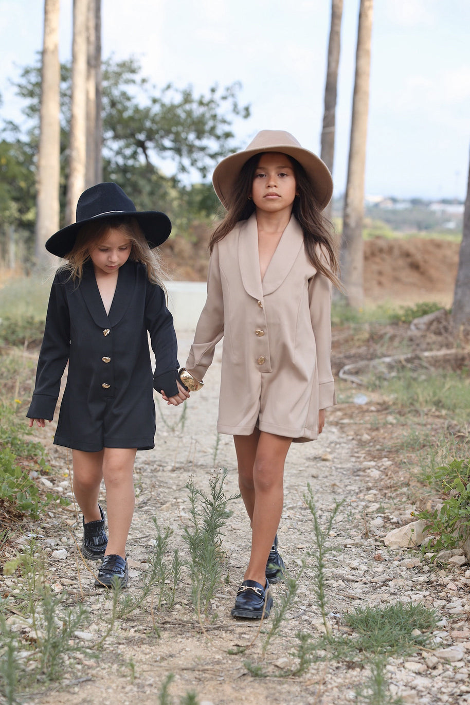 אוברול שחור כפתורים זהב- ילדות